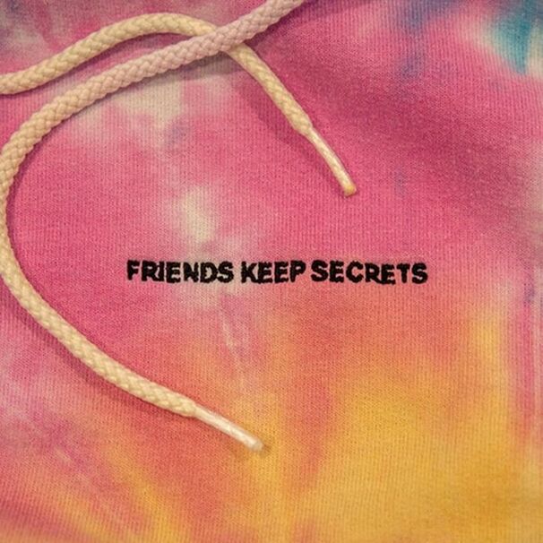 ​benny blanco, Halsey & Khalid - FRIENDS KEEP SECRETS - Tekst piosenki, lyrics | Tekściki.pl