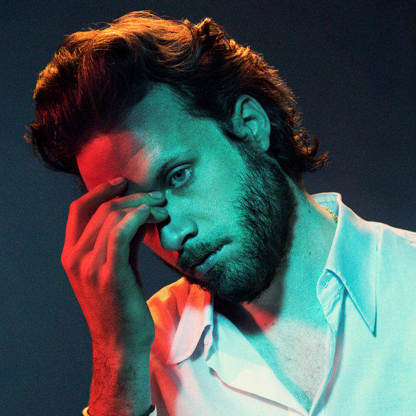 Father John Misty - God's Favourite Customer - Tekst piosenki, lyrics | Tekściki.pl