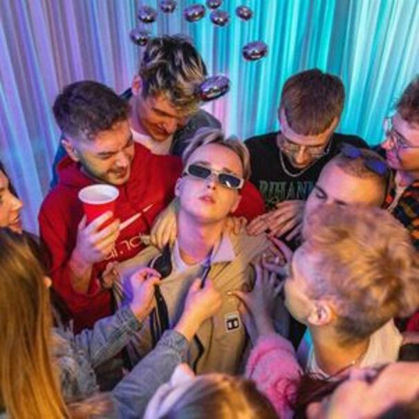 Qry - Dzieci w samochodach - Tekst piosenki, lyrics | Tekściki.pl