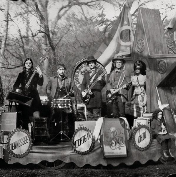 The Raconteurs - Consolers of the Lonely - Tekst piosenki, lyrics | Tekściki.pl