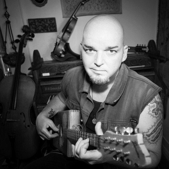 Alain Johannes - Artysta, teksty piosenek, lyrics - teksciki.pl