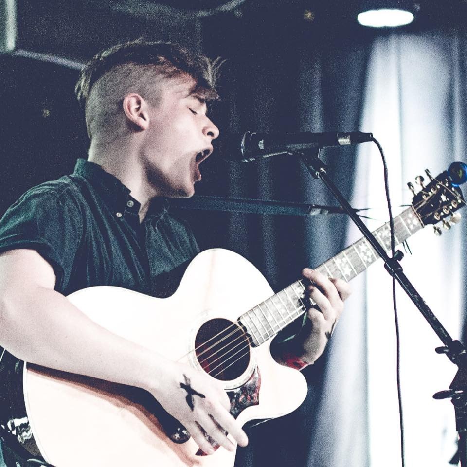 Casey Bolles - Artysta, teksty piosenek, lyrics - teksciki.pl