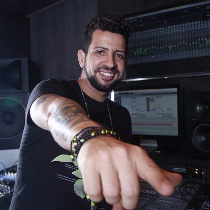 Dennis DJ - Artysta, teksty piosenek, lyrics - teksciki.pl