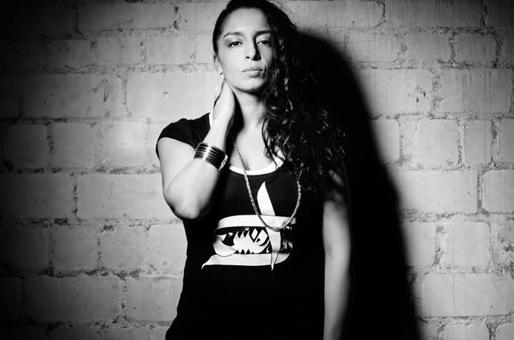 Emely - Artysta, teksty piosenek, lyrics - teksciki.pl