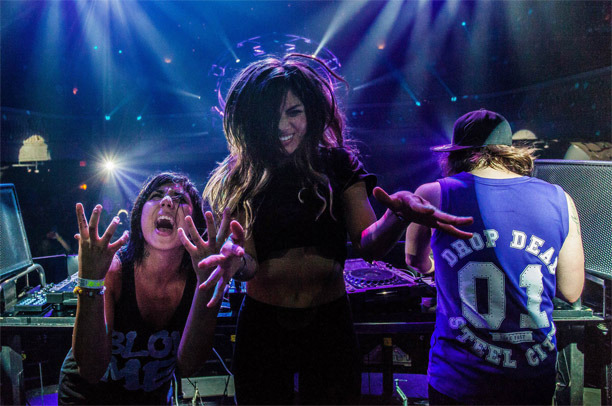Krewella - Artysta, teksty piosenek, lyrics - teksciki.pl