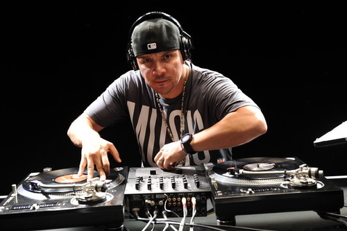 Mix Master Mike - Artysta, teksty piosenek, lyrics - teksciki.pl