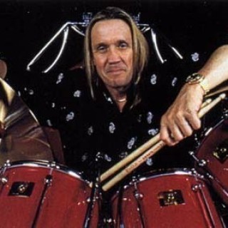 Nicko McBrain - Artysta, teksty piosenek, lyrics - teksciki.pl