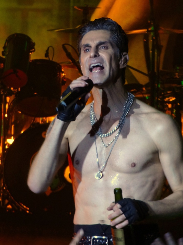 Perry Farrell - Artysta, teksty piosenek, lyrics - teksciki.pl