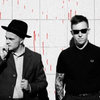 Slaves - Artysta, teksty piosenek, lyrics - teksciki.pl