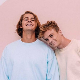 Surfaces - Artysta, teksty piosenek, lyrics - teksciki.pl