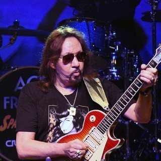 Ace Frehley - Dancin' With Danger - Tekst piosenki, lyrics - teksciki.pl