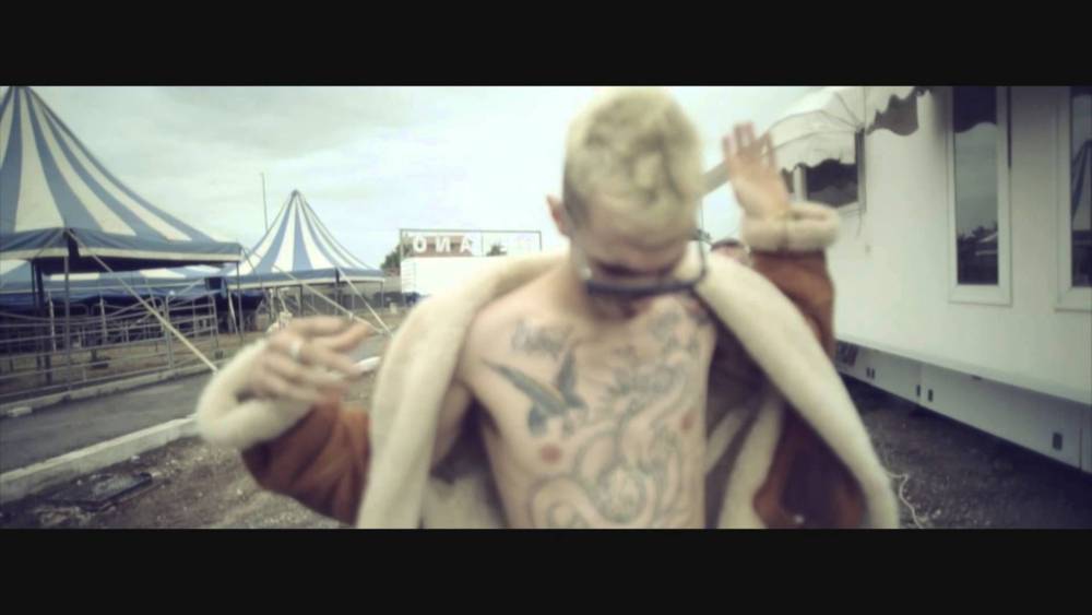 Achille Lauro - Benedetti Stronzi - Tekst piosenki, lyrics - teksciki.pl