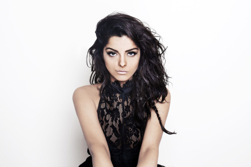 Bebe Rexha - Monster Under My Bed - Tekst piosenki, lyrics - teksciki.pl