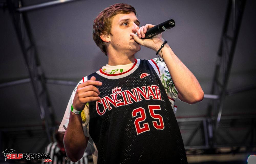 Cal Scruby - Fake World - Tekst piosenki, lyrics - teksciki.pl