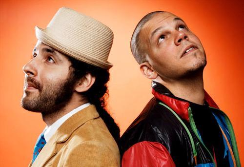 Calle 13 - Cuando Los Pies Besan El Piso - Tekst piosenki, lyrics - teksciki.pl