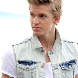 Cody Simpson - Happy Little Hippie - Tekst piosenki, lyrics - teksciki.pl