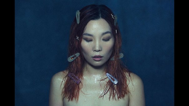 Dami Im - Crying Underwater - Tekst piosenki, lyrics - teksciki.pl