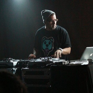 DJ Official - Streets of Philadelphia - Tekst piosenki, lyrics - teksciki.pl
