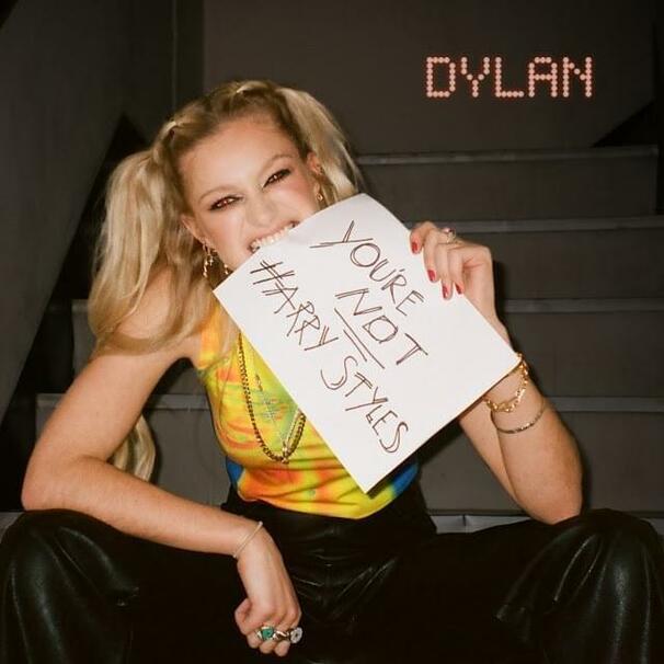 Dylan (Pop) - You’re Not Harry Styles - Tekst piosenki, lyrics - teksciki.pl