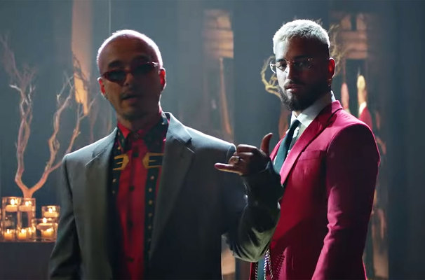 J Balvin - J Balvin , Maluma - Qué Pena - Tekst piosenki, lyrics - teksciki.pl