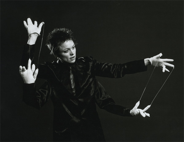 Laurie Anderson - Bodies In Motion - Tekst piosenki, lyrics - teksciki.pl