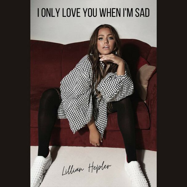 Lillian Hepler - I Only Love You When I’m Sad - Tekst piosenki, lyrics - teksciki.pl