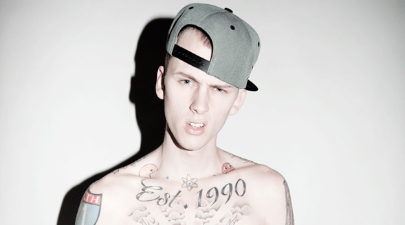 Machine Gun Kelly - Alice In Wonderland - Tekst piosenki, lyrics - teksciki.pl