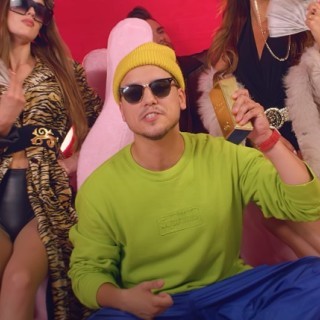 MiłyPan - Hop Hop (Maniury) - Tekst piosenki, lyrics - teksciki.pl