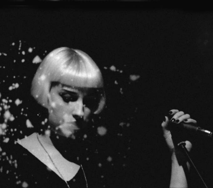 Molly Nilsson - We're never coming home - Tekst piosenki, lyrics - teksciki.pl