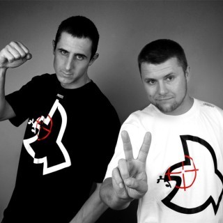 Pokój z Widokiem na Wojnę - Media - Tekst piosenki, lyrics - teksciki.pl