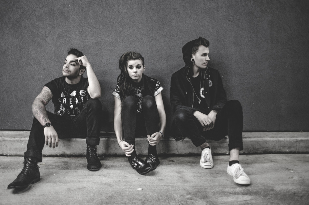 PVRIS - Only Love (Acoustic) - Tekst piosenki, lyrics - teksciki.pl