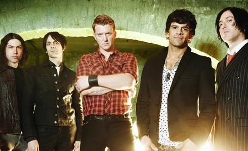 Queens of the Stone Age - Born To Hula - Tekst piosenki, lyrics - teksciki.pl