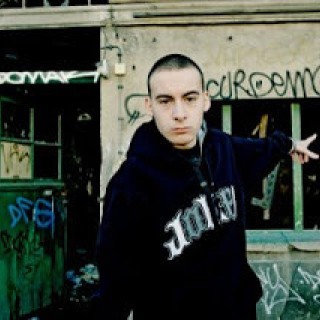 Sinan - Allt bara faller - Tekst piosenki, lyrics - teksciki.pl