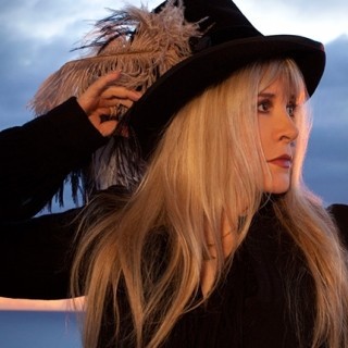 Stevie Nicks - Two Kinds of Love - Tekst piosenki, lyrics - teksciki.pl