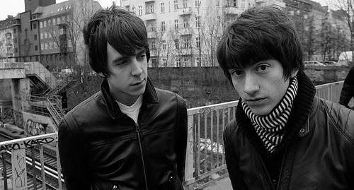 The Last Shadow Puppets - Gas Dance - Tekst piosenki, lyrics - teksciki.pl