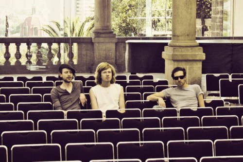 Thieves Like Us - Drugs In My Body - Tekst piosenki, lyrics - teksciki.pl