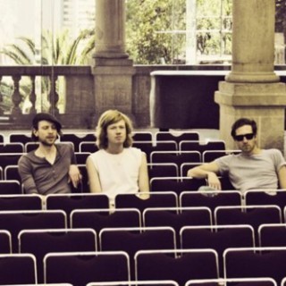 Thieves Like Us - Drugs In My Body (Remix) - Tekst piosenki, lyrics - teksciki.pl