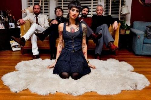 Y La Bamba - Moral Panic - Tekst piosenki, lyrics - teksciki.pl