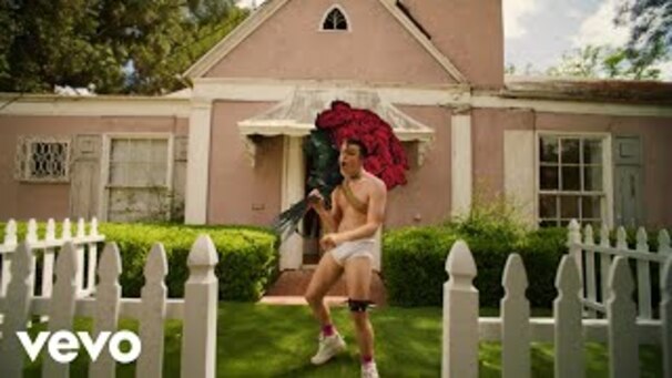 Yungblud - parents (the version the label wanted) - Tekst piosenki, lyrics - teksciki.pl